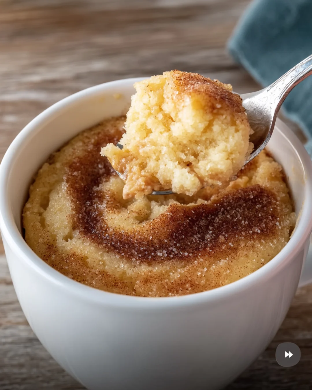 Cinnamon roll mug cake